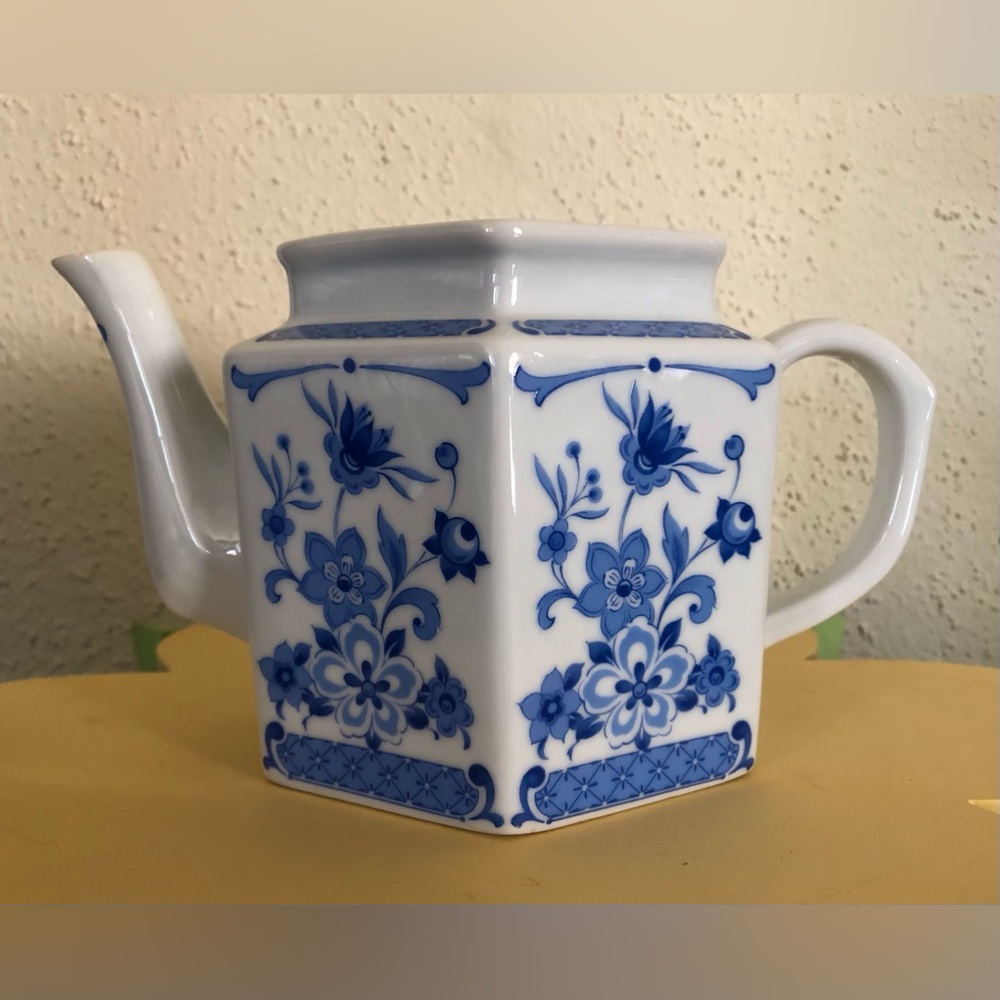 Tuscany Collection Blue & White Floral Teapot